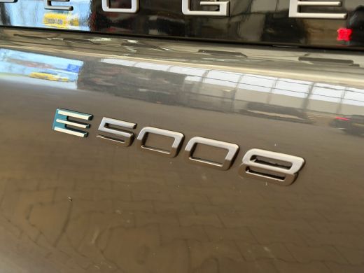 Peugeot e-5008 Allure Long Range 96 kWh Direct Beschikbaar! | Warmtepomp | Trekhaak | Navigatie | Long Range! | ... ActivLease financial lease