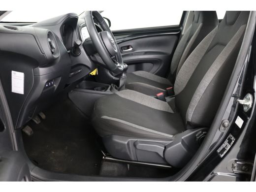 Toyota Aygo 1.0 VVT-i MT Play | 1e Eigenaar! | Navi By App | Cruise Adaptive | Airco | Camera | DAB | Bluetoo... ActivLease financial lease