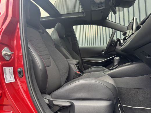 Toyota Corolla Touring Sports 2.0 Hybrid Executive / Bi tone | Schuif/-kantel dak | JBL | Head-up | Rijklaar!! ActivLease financial lease