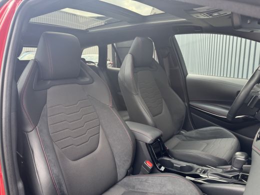 Toyota Corolla Touring Sports 2.0 Hybrid Executive / Bi tone | Schuif/-kantel dak | JBL | Head-up | Rijklaar!! ActivLease financial lease