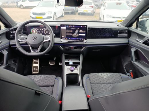 Volkswagen ID.3 Pure 45 kWh | Stoelverwarming | Climatronic | Parkeersensoren | Apple Carplay | ActivLease financial lease