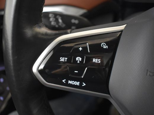 Volkswagen ID.4 Family 77 kWh 204PK | Achteruitrijcamera | warmtepomp | Panoramadak | Navigatie Apple carplay And... ActivLease financial lease