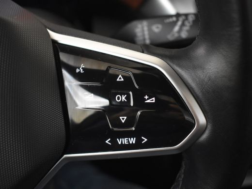 Volkswagen ID.4 Family 77 kWh 204PK | Achteruitrijcamera | warmtepomp | Panoramadak | Navigatie Apple carplay And... ActivLease financial lease