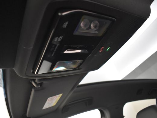 Volkswagen ID.4 Family 77 kWh 204PK | Achteruitrijcamera | warmtepomp | Panoramadak | Navigatie Apple carplay And... ActivLease financial lease