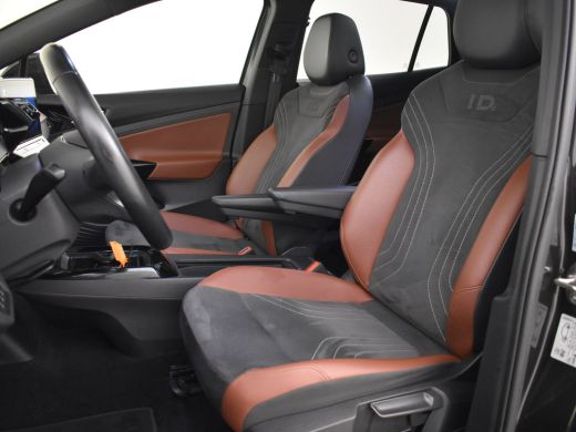 Volkswagen ID.4 Family 77 kWh 204PK | Achteruitrijcamera | warmtepomp | Panoramadak | Navigatie Apple carplay And... ActivLease financial lease