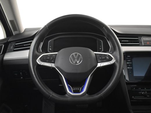 Volkswagen Passat Variant GTE Business 218pk | Dodehoekdetectie | Camera achter | Navigatie | Panorama dak | Matrix... ActivLease financial lease