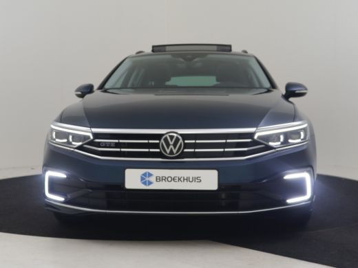 Volkswagen Passat Variant GTE Business 218pk | Dodehoekdetectie | Camera achter | Navigatie | Panorama dak | Matrix... ActivLease financial lease