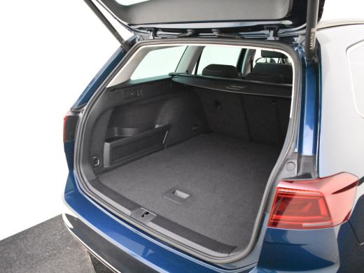 Volkswagen Passat Variant GTE Business 218pk | Dodehoekdetectie | Camera achter | Navigatie | Panorama dak | Matrix... ActivLease financial lease