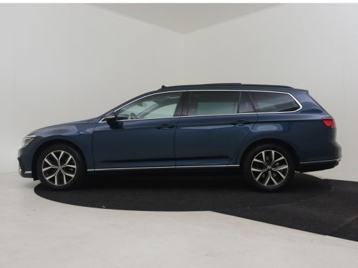 Volkswagen Passat Variant GTE Business 218pk | Dodehoekdetectie | Camera achter | Navigatie | Panorama dak | Matrix... ActivLease financial lease