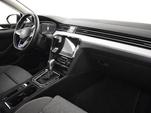 Volkswagen Passat Variant GTE Business 218pk | Dodehoekdetectie | Camera achter | Navigatie | Panorama dak | Matrix... ActivLease financial lease
