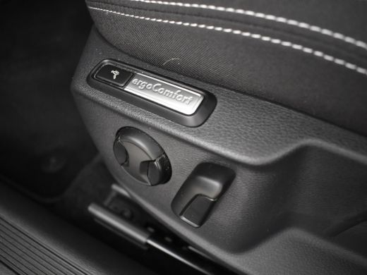 Volkswagen Passat Variant GTE Business 218pk | Dodehoekdetectie | Camera achter | Navigatie | Panorama dak | Matrix... ActivLease financial lease