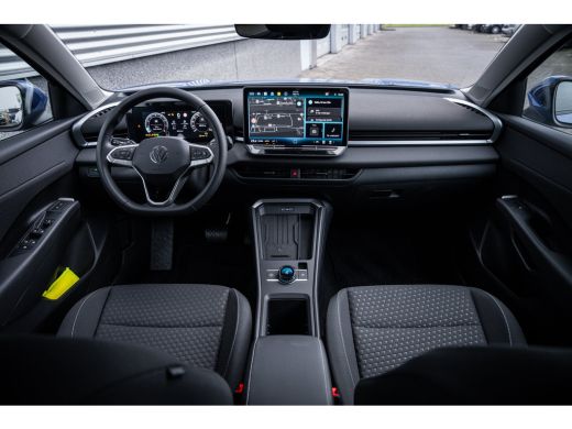 Volkswagen T-Roc Life First Edition | 'App-Connect' draadloze smartphone integratie | Automatische afstandsregelin... ActivLease financial lease