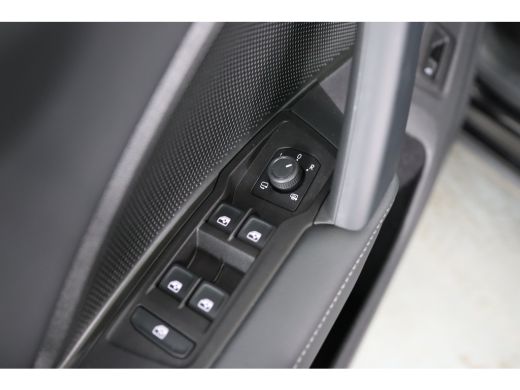 Volkswagen Tiguan 1.5 eTSI Life Edition | Trekhaak Elektrisch | IQ-Light | Elektr. achterklep | Camera | Adaptive C... ActivLease financial lease