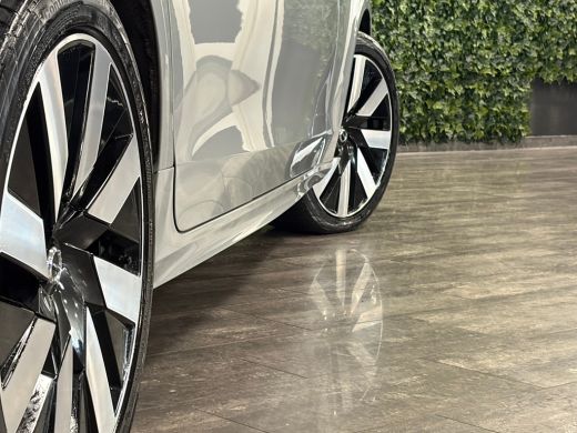 Volvo  V90 T8 AWD Recharge Ultra Ultimate Dark | Schuifdak | Trekhaak | 455pk | Head-Up Display | Harman Kar... ActivLease financial lease