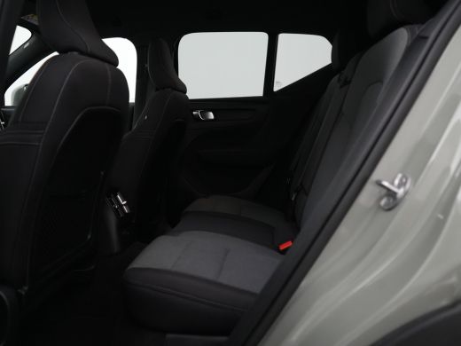 Volvo  XC40 T4 Recharge Core Bright | Trekhaak | Keyless | Stoel- & Stuurverwarming | 19" | Cruise Control | ... ActivLease financial lease