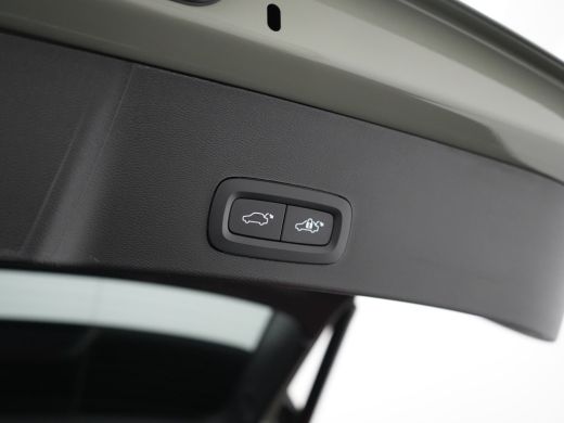 Volvo  XC40 T4 Recharge Core Bright | Trekhaak | Keyless | Stoel- & Stuurverwarming | 19" | Cruise Control | ... ActivLease financial lease