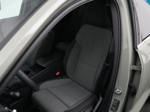 Volvo  XC40 T4 Recharge Core Bright | Trekhaak | Keyless | Stoel- & Stuurverwarming | 19" | Cruise Control | ... ActivLease financial lease