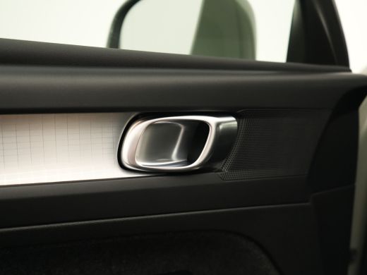 Volvo  XC40 T4 Recharge Core Bright | Trekhaak | Keyless | Stoel- & Stuurverwarming | 19" | Cruise Control | ... ActivLease financial lease