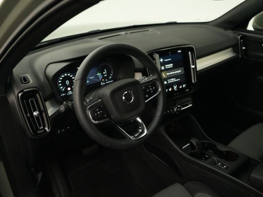 Volvo  XC40 T4 Recharge Core Bright | Trekhaak | Keyless | Stoel- & Stuurverwarming | 19" | Cruise Control | ... ActivLease financial lease