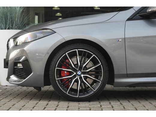 BMW 2 Serie 218i High Executive M Sport Automaat / Panoramadak / Achteruitrijcamera /  M Sportonderstel / Stu... ActivLease financial lease