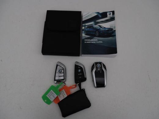 BMW 5 Serie 520i High Executive | Panoramadak | Leder | Trekhaak | Stoelverwarming | Camera | Live Cockpit | ... ActivLease financial lease