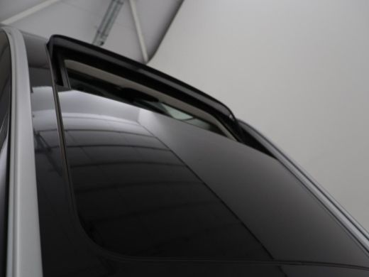 BMW 5 Serie 520i High Executive | Panoramadak | Leder | Trekhaak | Stoelverwarming | Camera | Live Cockpit | ... ActivLease financial lease