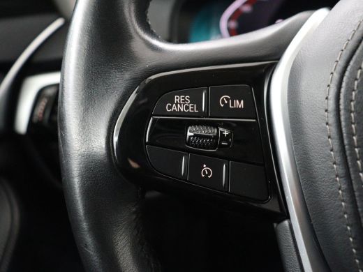 BMW 5 Serie 520i High Executive | Panoramadak | Leder | Trekhaak | Stoelverwarming | Camera | Live Cockpit | ... ActivLease financial lease