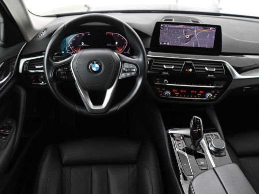 BMW 5 Serie 520i High Executive | Panoramadak | Leder | Trekhaak | Stoelverwarming | Camera | Live Cockpit | ... ActivLease financial lease