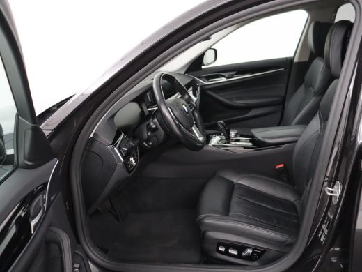 BMW 5 Serie 520i High Executive | Panoramadak | Leder | Trekhaak | Stoelverwarming | Camera | Live Cockpit | ... ActivLease financial lease
