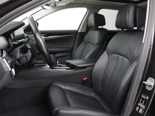 BMW 5 Serie 520i High Executive | Panoramadak | Leder | Trekhaak | Stoelverwarming | Camera | Live Cockpit | ... ActivLease financial lease