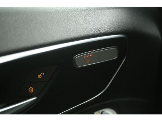Mercedes-Benz Vito 114 CDI Extra Lang | Aut. | DC | 6 Zits | Clima | Adap.Cruise | Camera | Carplay | Navi | Stoelve... ActivLease financial lease