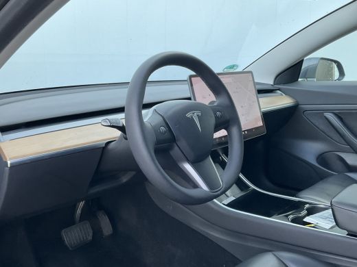 Tesla Model 3 Standard RWD Plus SOH 92% LFP Trekhaak Autopilot Stoelverw. 60 kWh ActivLease financial lease