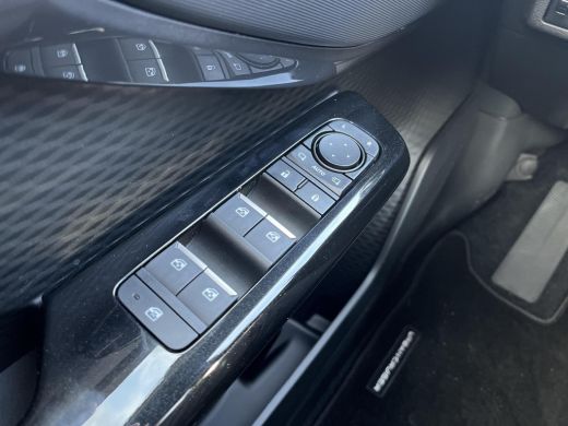 Toyota Urban Cruiser Dynamic 61 kWh | Navigatie | Apple CarPlay/Android auto | Achteruitrijcamera ActivLease financial lease