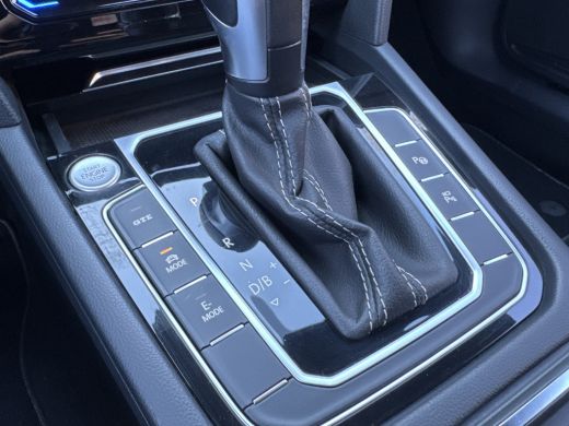 Volkswagen Arteon eHYBRID 218PK DSG R-LINE BUSINESS+ TREKHAAK/360CAMERA/IQ-LIGHT ActivLease financial lease