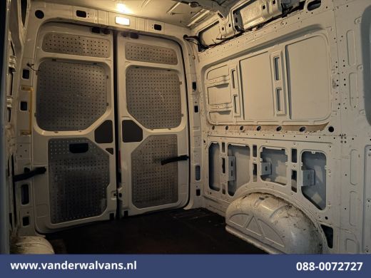 Volkswagen Crafter 2.0 TDI L3H3 L2H2 Euro6 Airco | Navigatie | Camera | 2500kg Trekhaak | Apple Carplay | Cruisecont... ActivLease financial lease