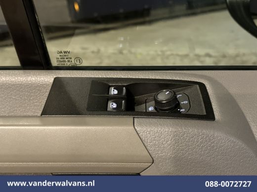 Volkswagen Crafter 2.0 TDI L3H3 L2H2 Euro6 Airco | Navigatie | Camera | 2500kg Trekhaak | Apple Carplay | Cruisecont... ActivLease financial lease