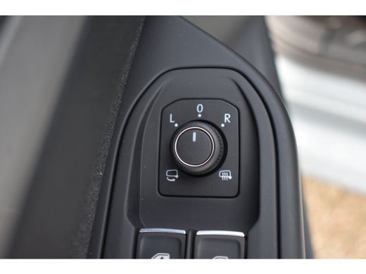 Volkswagen Golf Life Edition eHybrid | 'App-Connect' draadloze smartphone integratie | Achterbank in ongelijke de... ActivLease financial lease