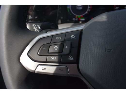 Volkswagen Golf Life Edition eHybrid | 'App-Connect' draadloze smartphone integratie | Achterbank in ongelijke de... ActivLease financial lease