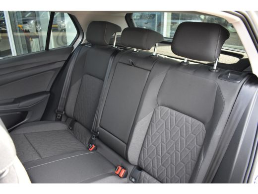 Volkswagen Golf Life Edition eHybrid | 'App-Connect' draadloze smartphone integratie | Achterbank in ongelijke de... ActivLease financial lease