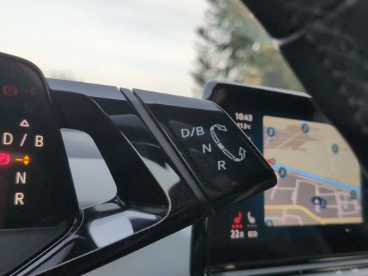 Volkswagen ID.3 First Max 58 kWh | Trekhaak | Panoramadak | Adap. Cruise | Navigatie | Elek Stoelen | Achteruitri... ActivLease financial lease