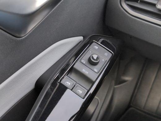 Volkswagen ID.3 First Max 58 kWh | Trekhaak | Panoramadak | Adap. Cruise | Navigatie | Elek Stoelen | Achteruitri... ActivLease financial lease