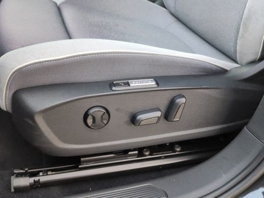 Volkswagen ID.3 First Max 58 kWh | Trekhaak | Panoramadak | Adap. Cruise | Navigatie | Elek Stoelen | Achteruitri... ActivLease financial lease