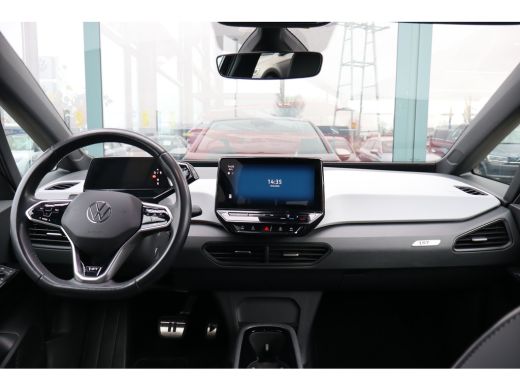 Volkswagen ID.3 First Plus 58 kWh 204PK | Achteruitrijcamera | Cruise control adaptief met Stop&Go | Keyless entry ActivLease financial lease
