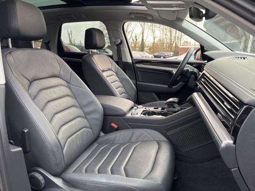 Volkswagen Touareg 3.0 TSi eHybrid ELEGANCE 4MOTION HEAD-UP/LUCHTVERING/PANORAMADAK ActivLease financial lease