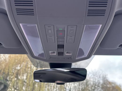 Volkswagen Touareg 3.0 TSi eHybrid ELEGANCE 4MOTION HEAD-UP/LUCHTVERING/PANORAMADAK ActivLease financial lease