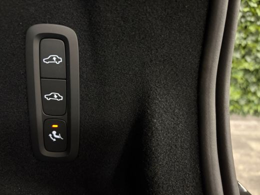 Volvo  XC60 T8 AWD Recharge Ultra Black Edition | Bowers & Wilkins | Luchtvering | Trekhaak | 360&deg; Camera | 4... ActivLease financial lease