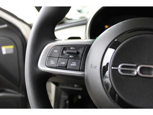 Fiat 600 1.2 Hybrid La Prima Lederen bekleding | Stoelverwarming | Camera | Navigatie | Adaptieve cruise c... ActivLease financial lease