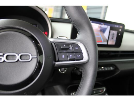 Fiat 600 1.2 Hybrid La Prima Lederen bekleding | Stoelverwarming | Camera | Navigatie | Adaptieve cruise c... ActivLease financial lease