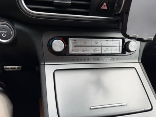 Hyundai Kona EV Premium 64 kWh | Leder | Stoel en stuur verwarming | Stoel ventilatie | | Achteruitrijcamera |... ActivLease financial lease