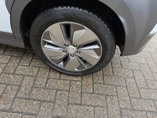 Hyundai Kona EV Premium 64 kWh | Leder | Stoel en stuur verwarming | Stoel ventilatie | | Achteruitrijcamera |... ActivLease financial lease